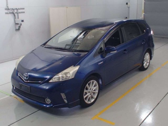 30580 Toyota Prius alpha ZVW41W 2013 г. (CAA Chubu)